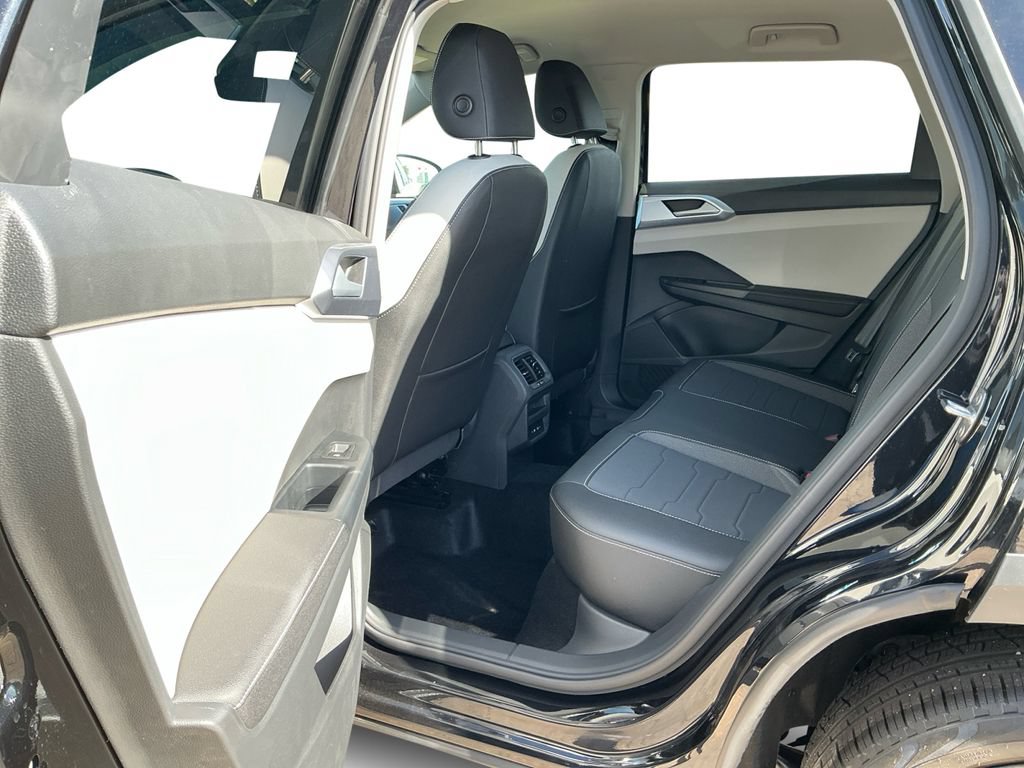 New 2026 Volkswagen Taos SE FWD image 21