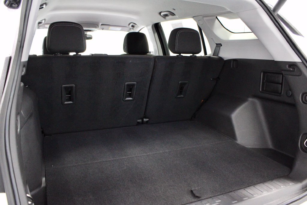 Used 2024 GMC Terrain SLE w/ Driver Convenience Package FWD image 15