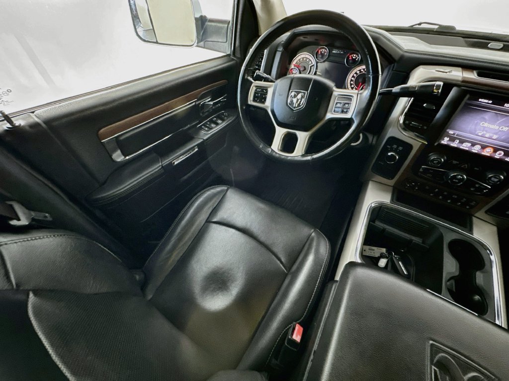 Used 2016 RAM 3500 Laramie w/ Convenience Group AWD/4WD image 9