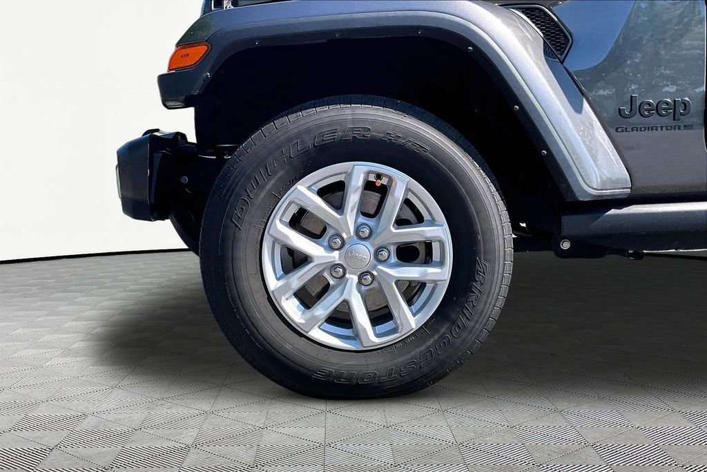 Used 2023 Jeep Gladiator Sport AWD/4WD image 21