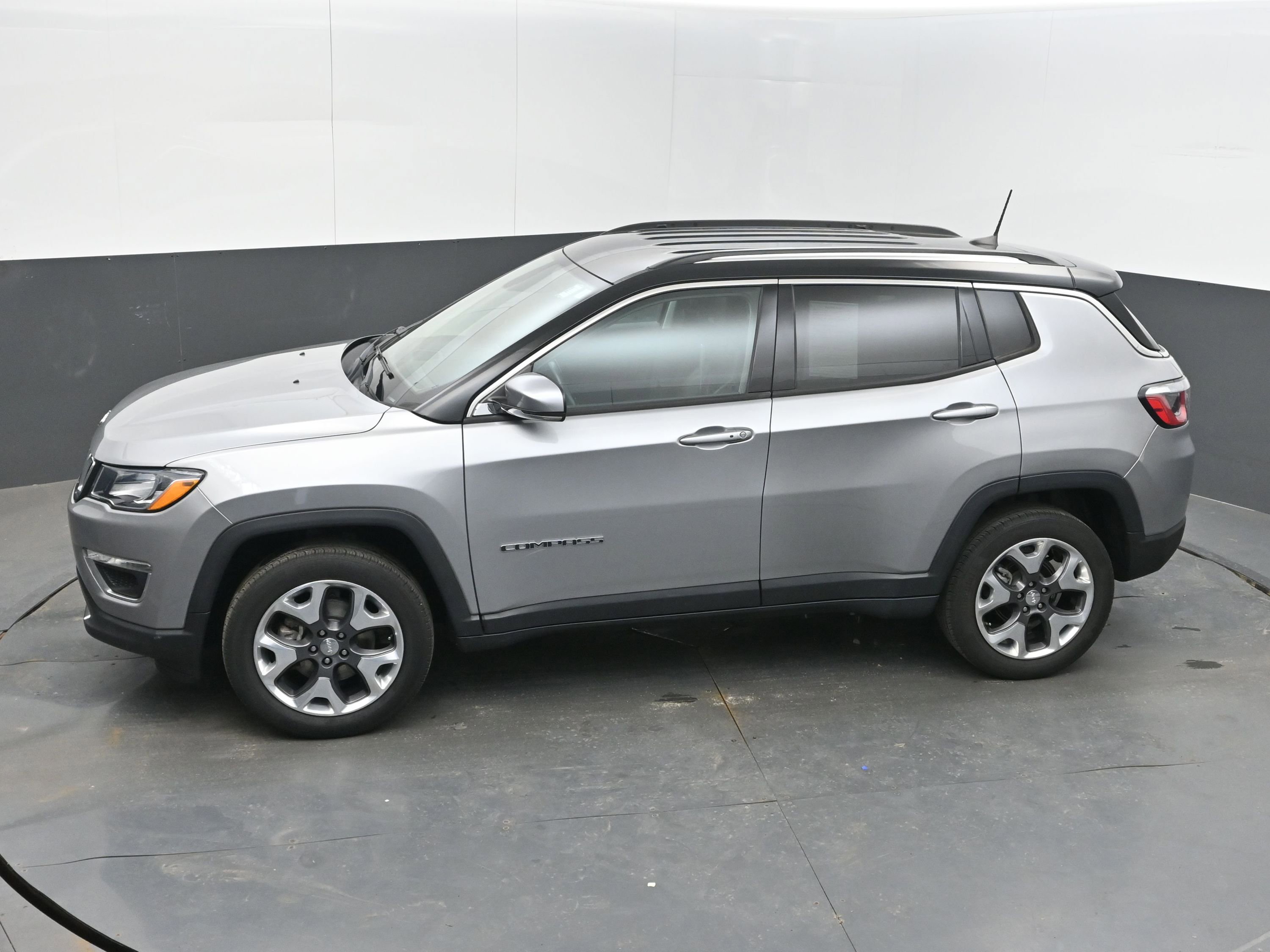 Used 2019 Jeep Compass Limited image 32