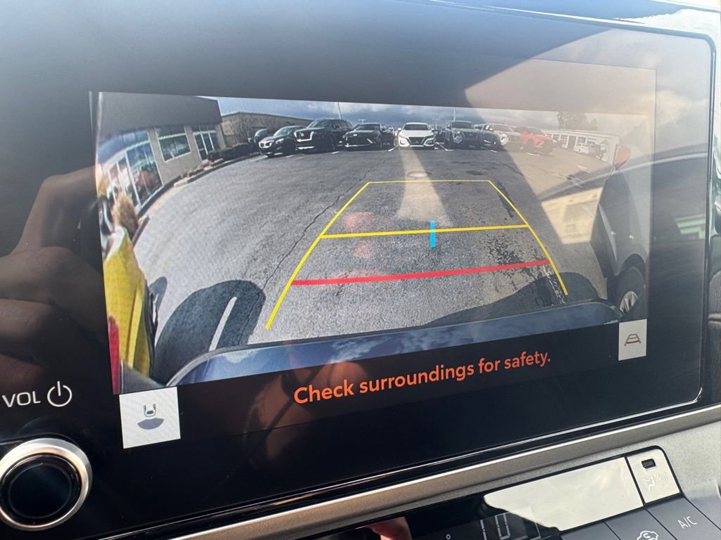 Used 2025 Toyota Camry SE image 25