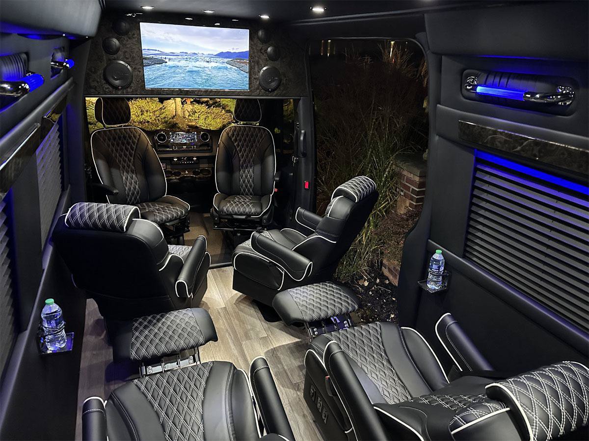 Used 2024 Mercedes-Benz Sprinter 3500 image 3