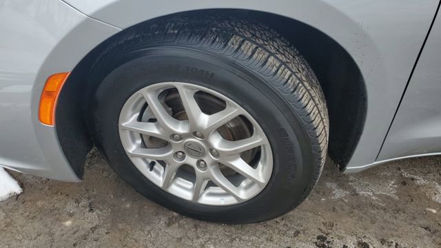 Certified 2024 Chrysler Pacifica Touring-L image 4