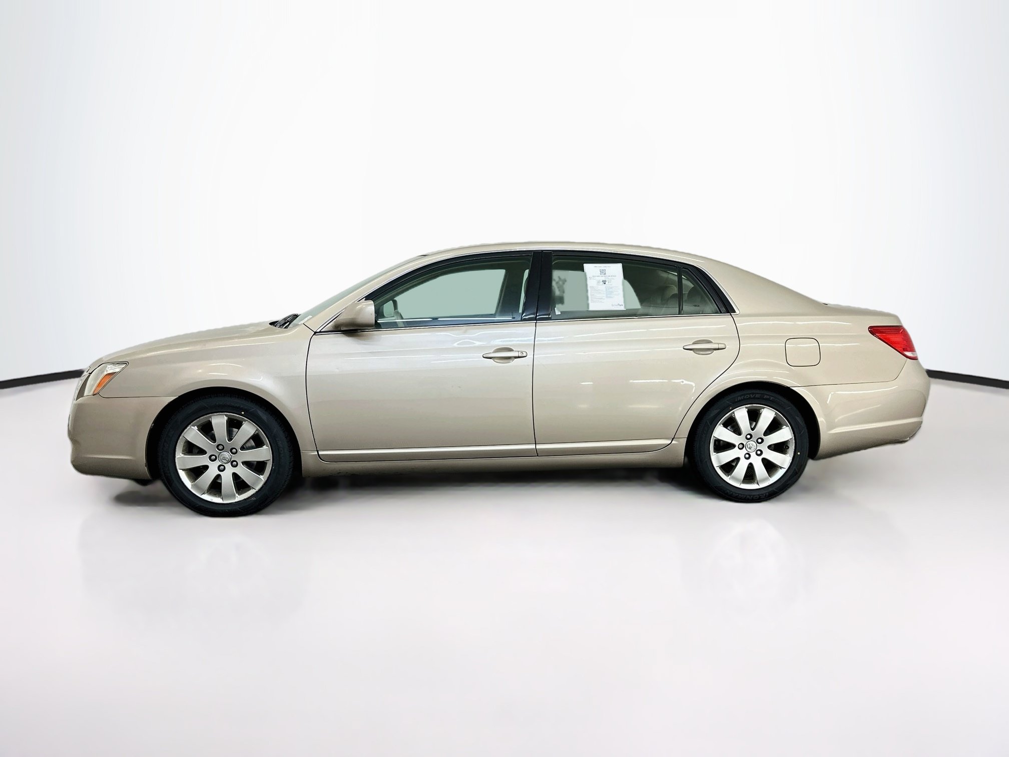 Used 2006 Toyota Avalon XLS FWD image 4
