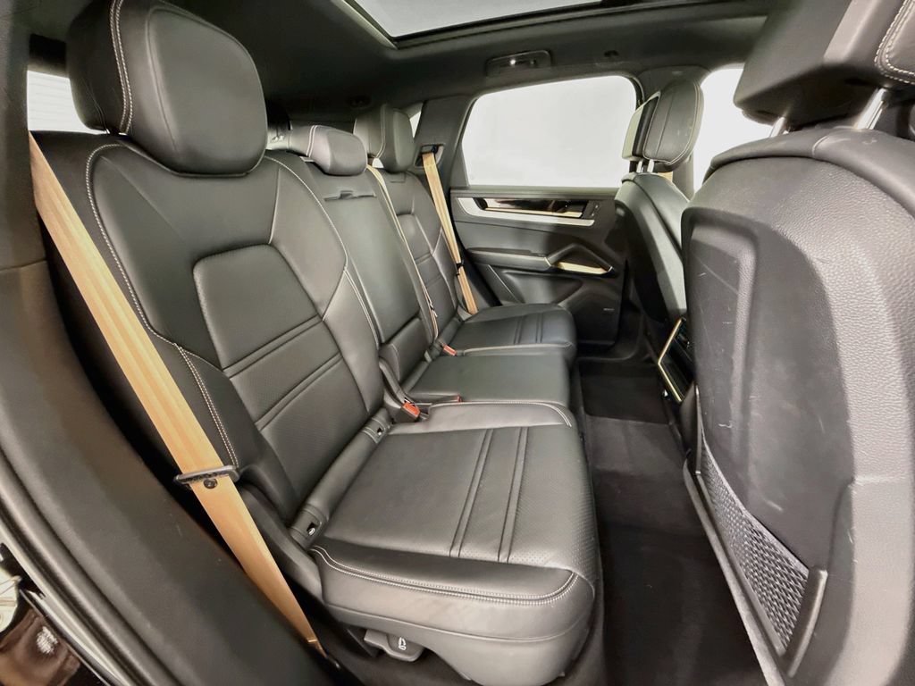 Certified 2024 Porsche Cayenne AWD/4WD image 28