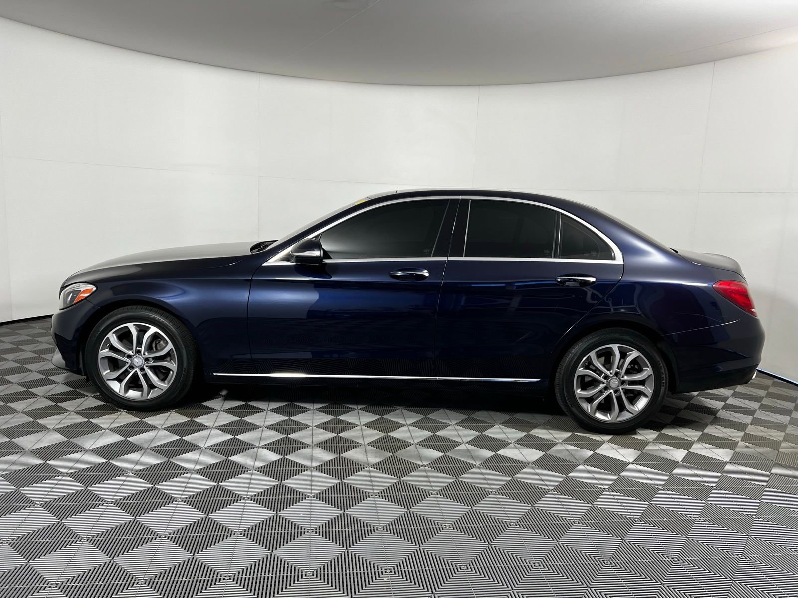 Used 2015 Mercedes-Benz C 300 Sedan image 8
