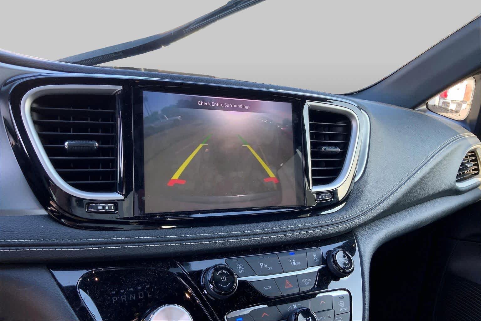Used 2021 Chrysler Pacifica Touring-L w/ Uconnect Theater Family Group FWD image 26