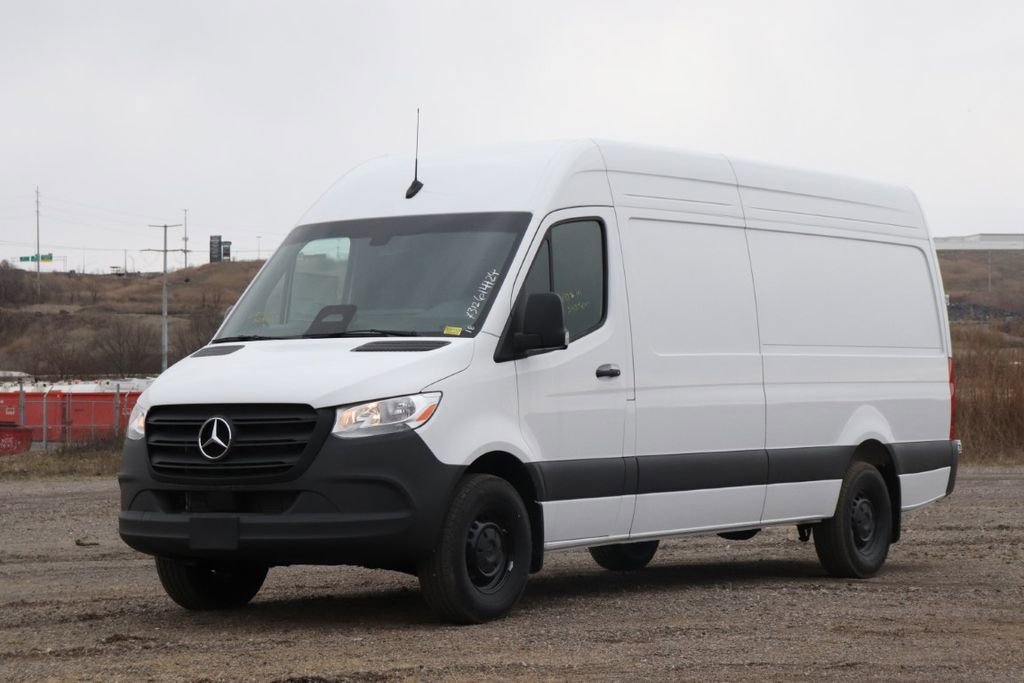 Used 2025 Mercedes-Benz Sprinter 2500 image 3