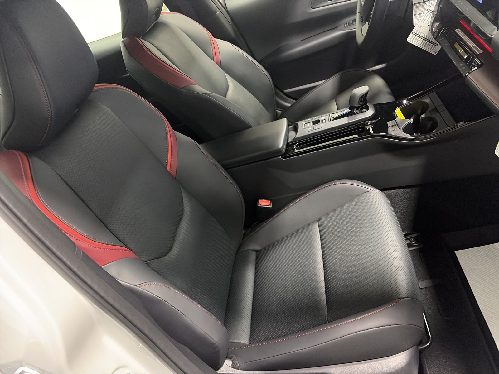 New 2026 Toyota Prius Plug-In Hybrid FWD image 34