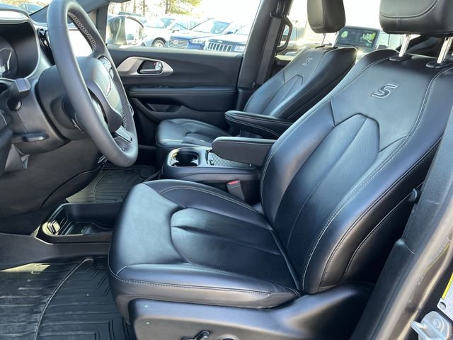 Used 2023 Chrysler Pacifica Touring-L w/ S Appearance Package image 15