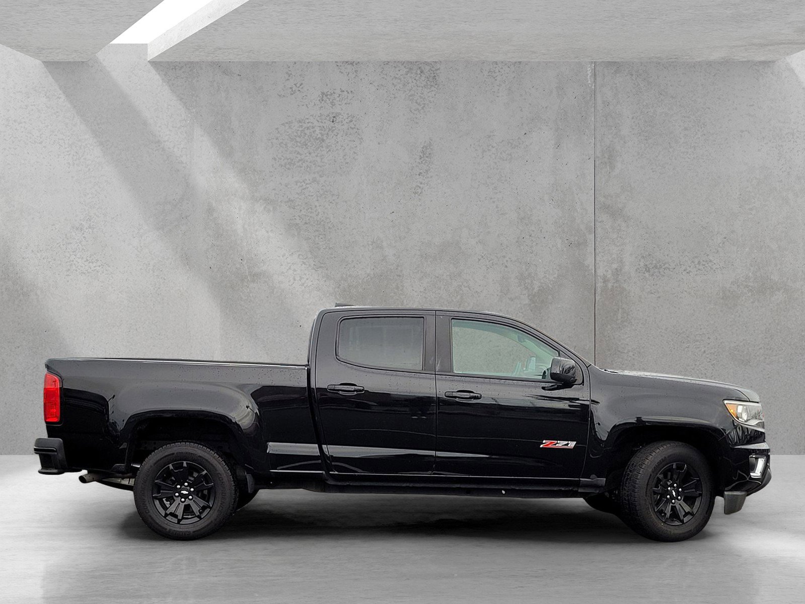 Used 2019 Chevrolet Colorado Z71 w/ Z71 Midnight Edition image 3