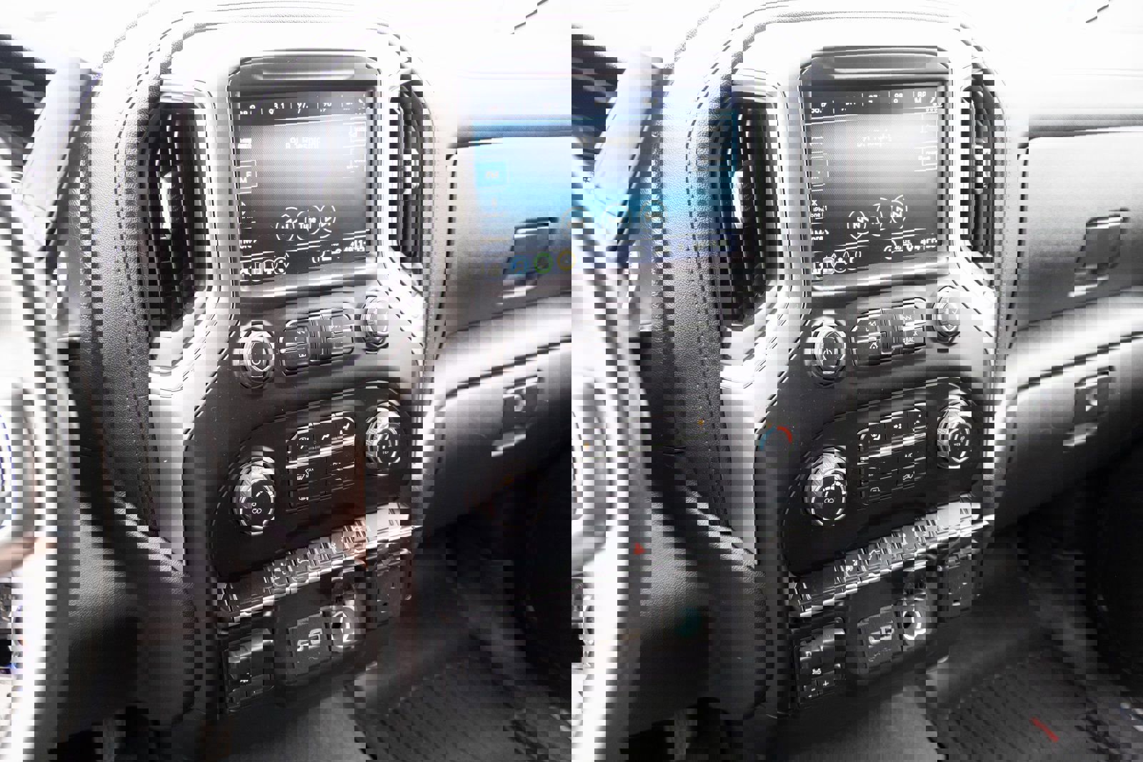 Used 2021 Chevrolet Silverado 2500 LT w/ Snow Plow Prep/Camper Package image 2