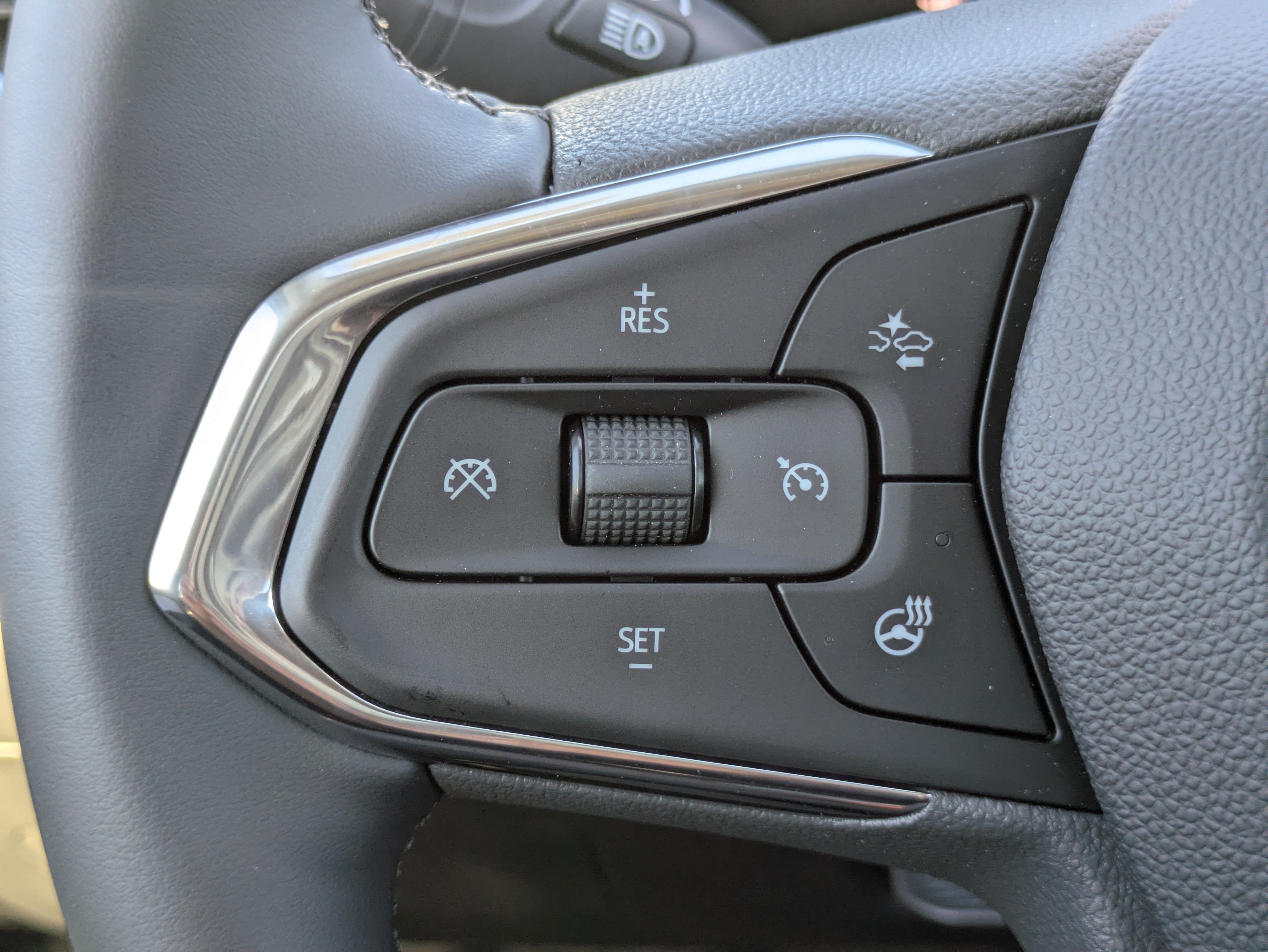 New 2025 Chevrolet Trax LT w/ Driver Confidence Package FWD image 16