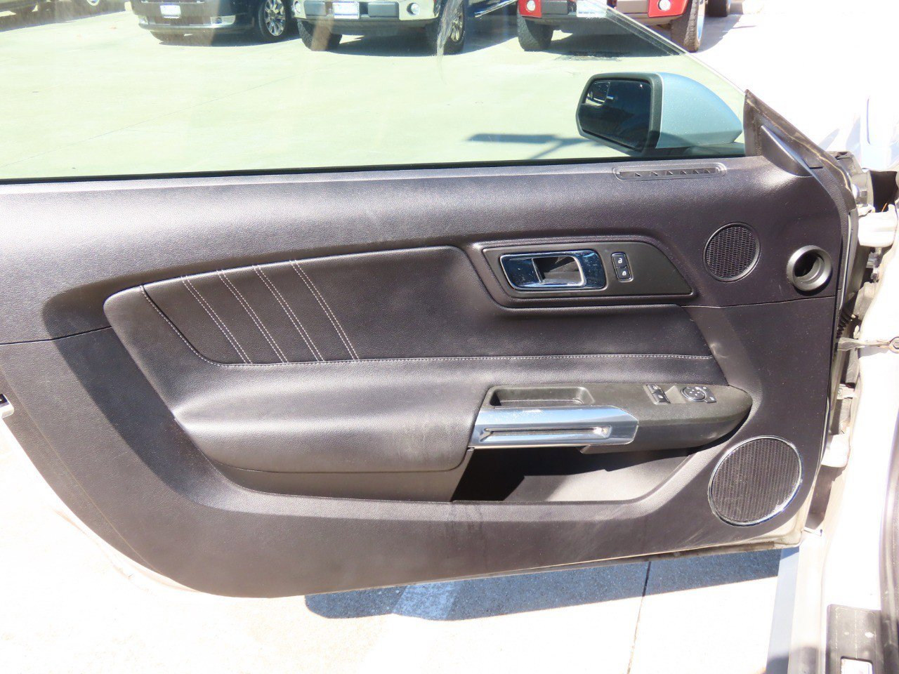 Used 2016 Ford Mustang Premium image 18