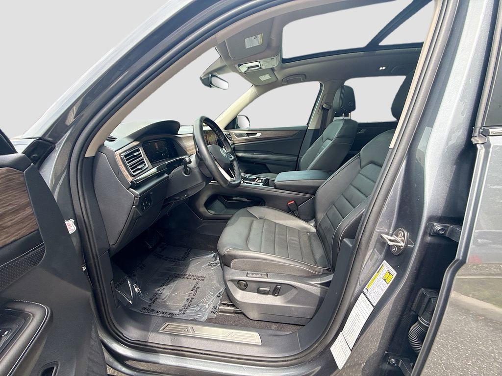 Used 2025 Volkswagen Atlas SEL AWD/4WD image 23