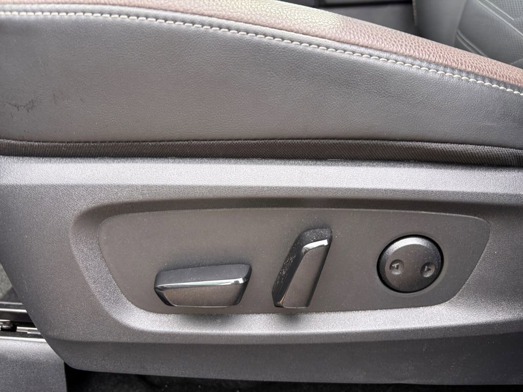 Used 2025 Nissan Pathfinder Platinum w/ Cargo Package FWD image 13
