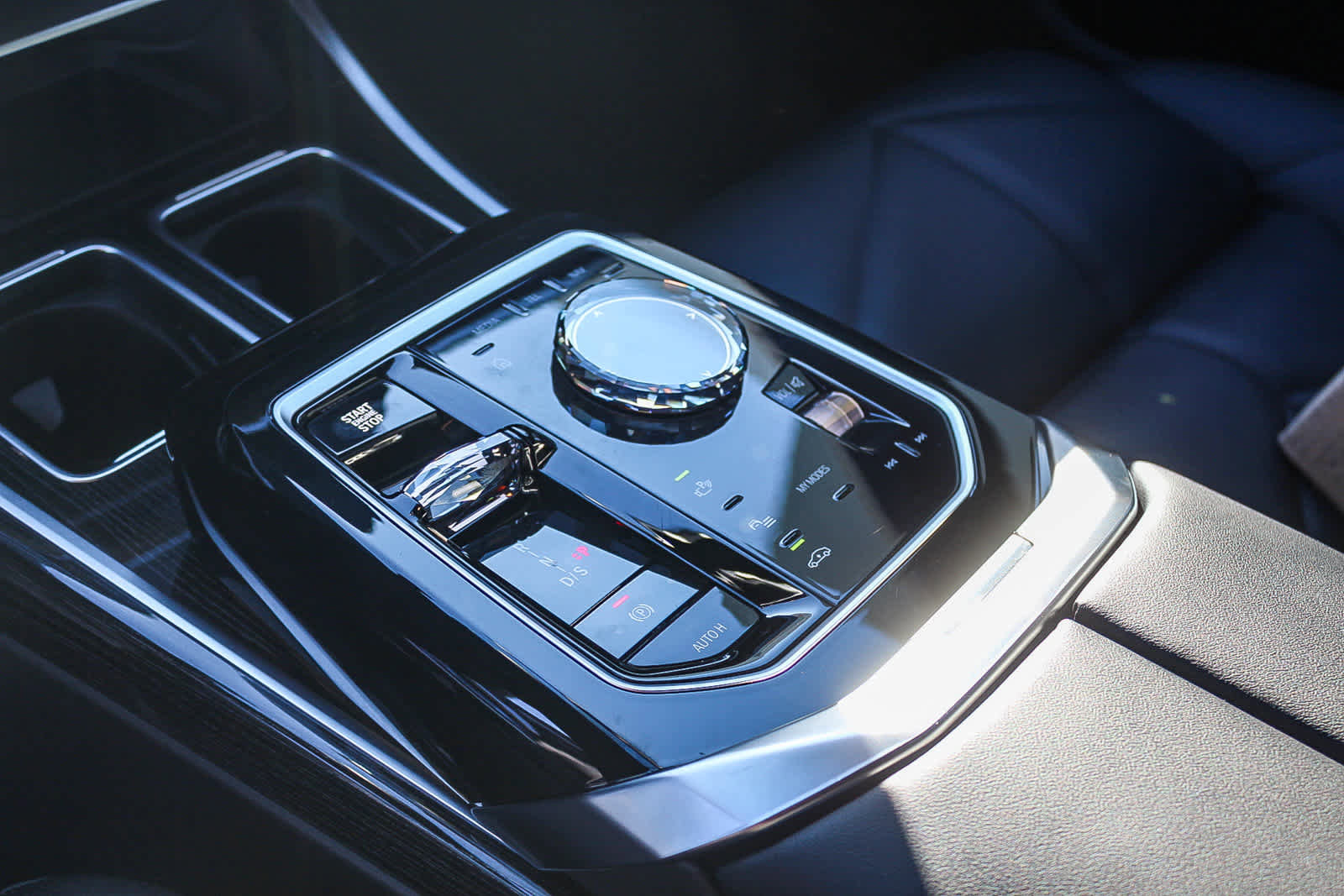 Used 2025 BMW 740i 740i w/ Premium Package image 18