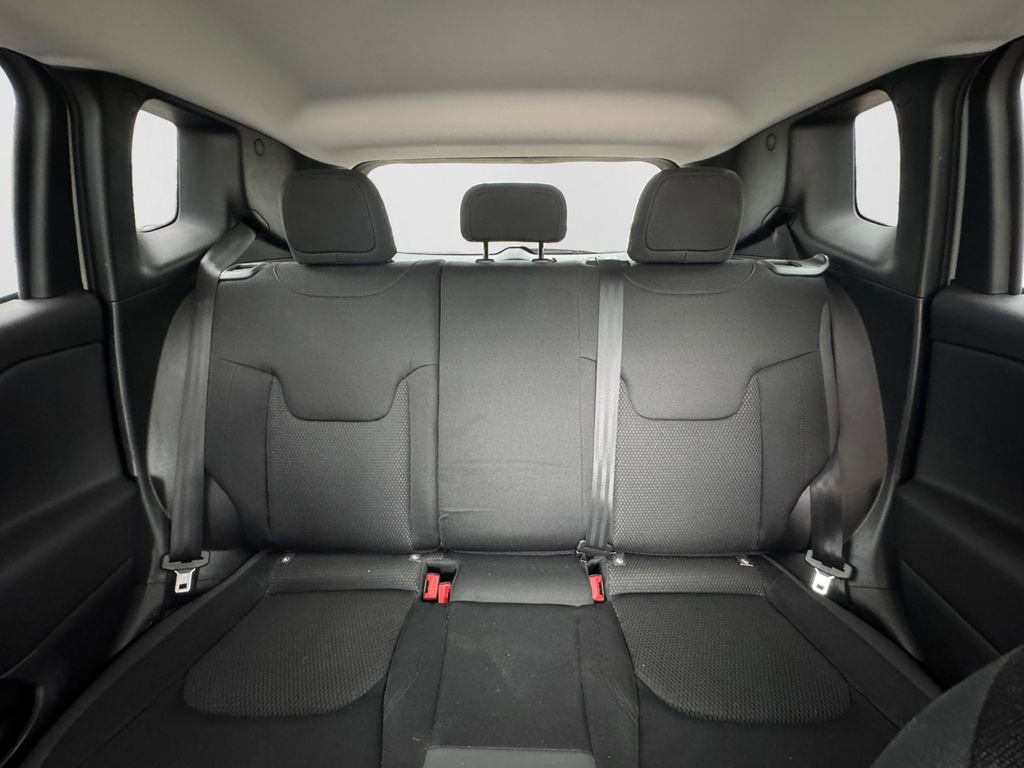 Used 2020 Jeep Renegade Altitude FWD image 16