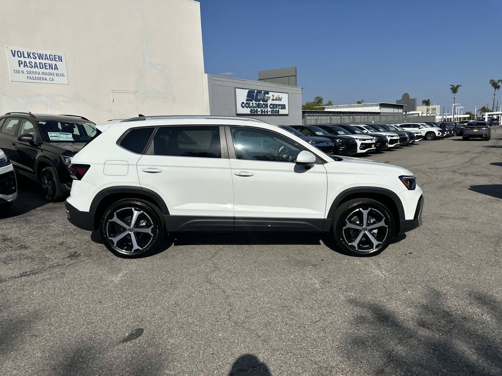 New 2027 Volkswagen Taos SEL AWD/4WD image 3