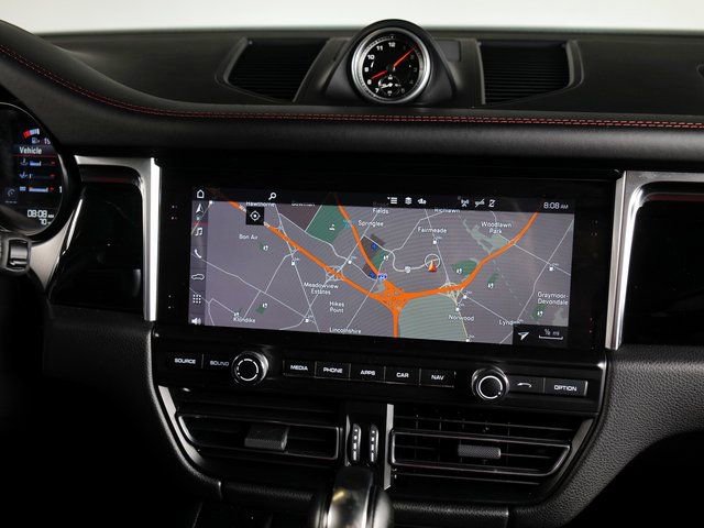 Certified 2020 Porsche Macan AWD/4WD image 18