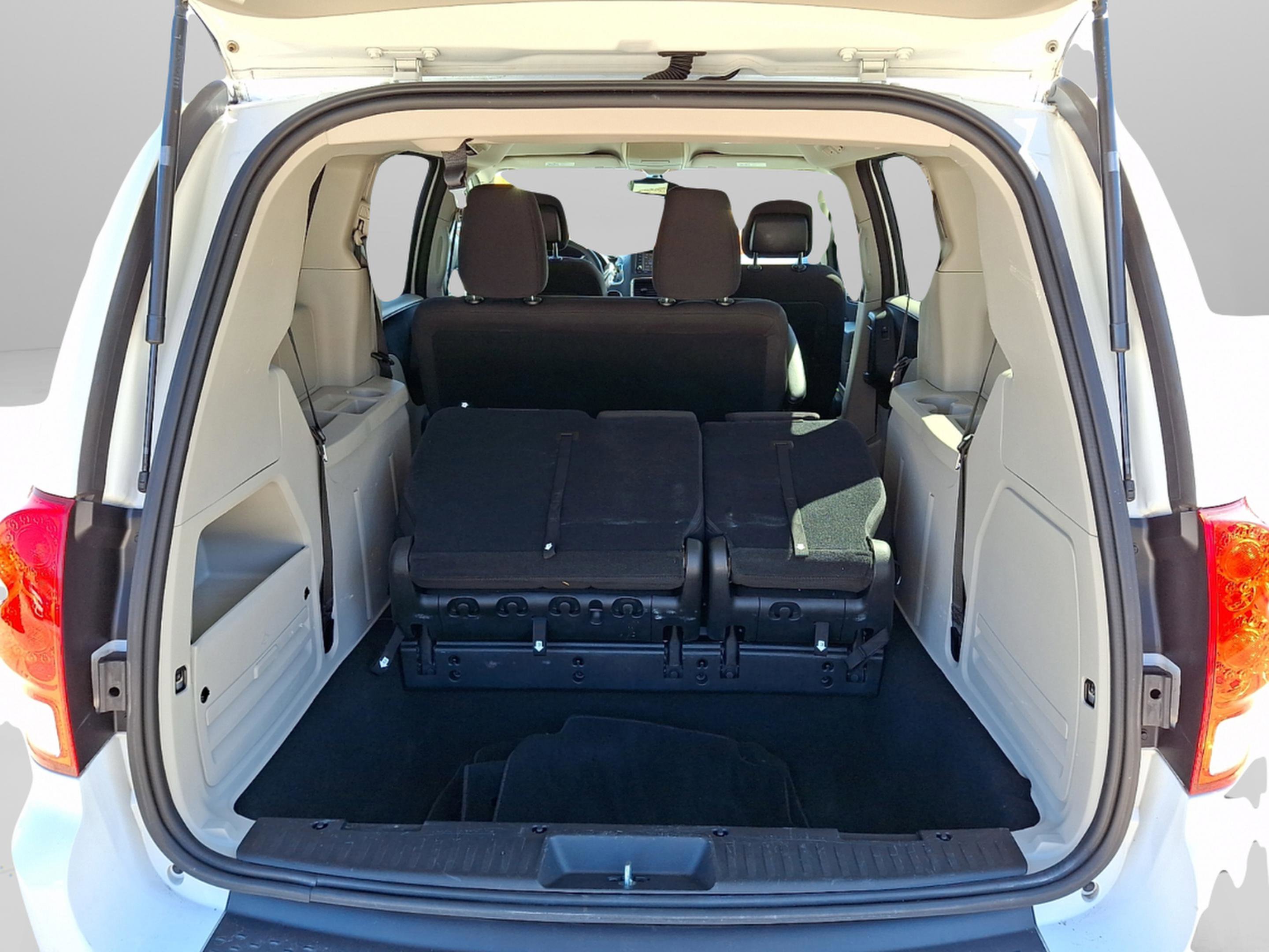 Certified 2018 Dodge Grand Caravan SE w/ UConnect Hands-Free Group image 28