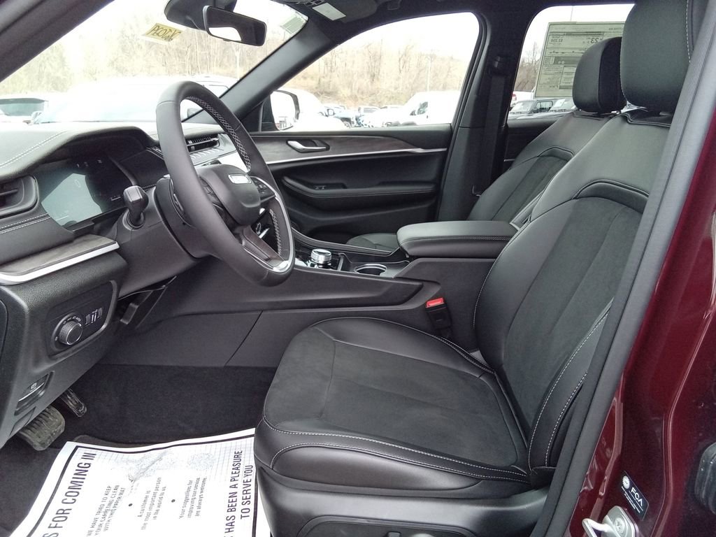 New 2026 Jeep Grand Cherokee Altitude image 11