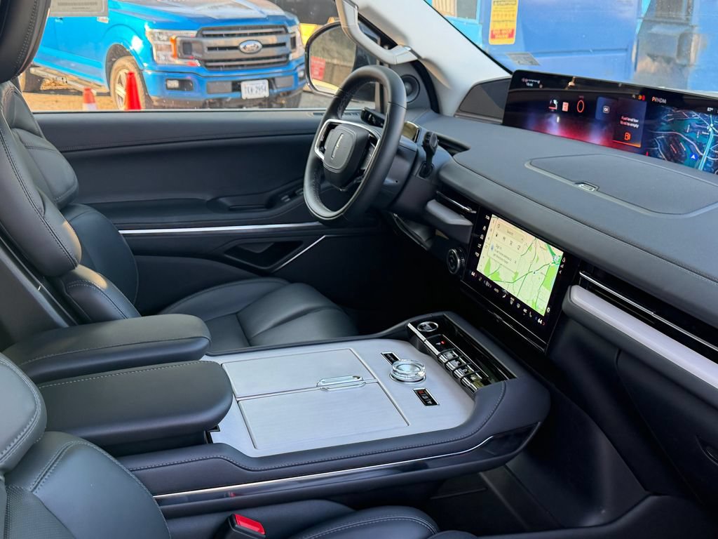 New 2027 Lincoln Navigator L Premier AWD/4WD image 16