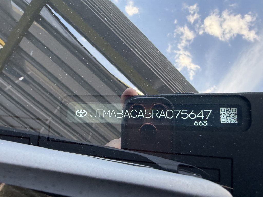 Used 2024 Toyota bZ4X XLE w/ Weather Package image 39