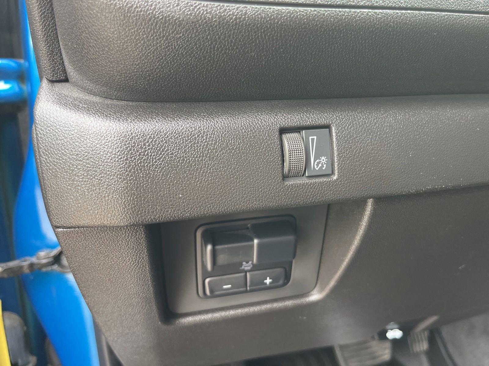 Used 2023 Chevrolet Colorado Trail Boss w/ LPO, Skid Plate Package AWD/4WD image 5