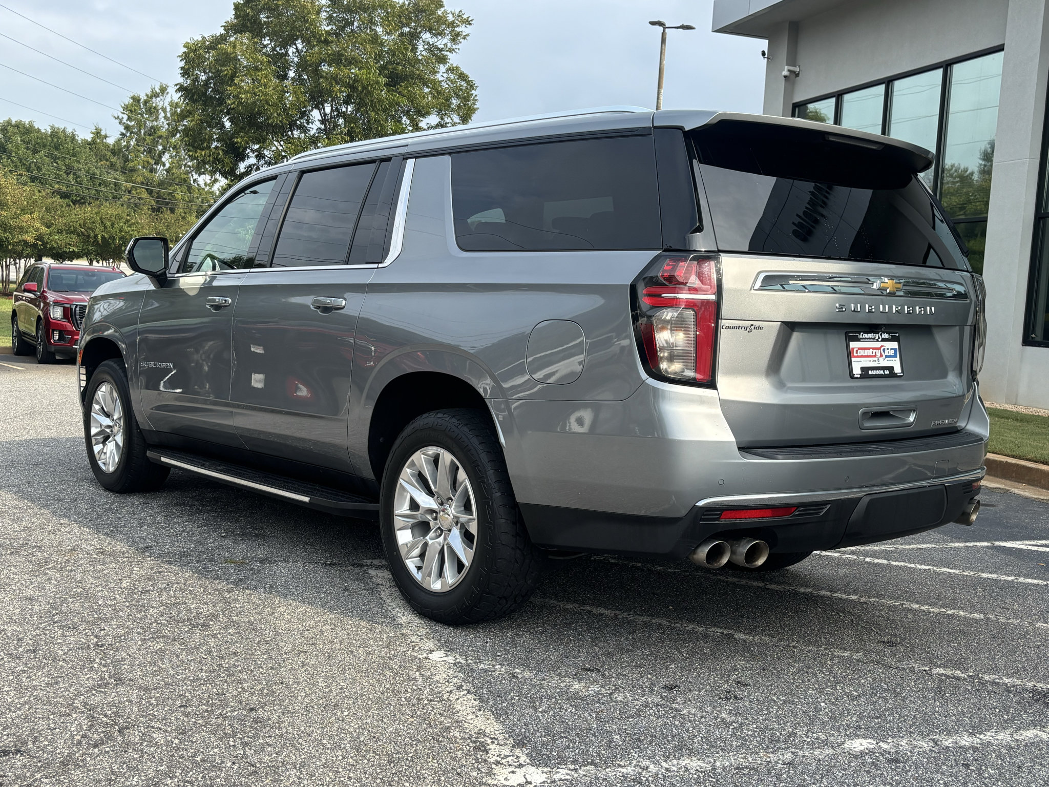 Used 2023 Chevrolet Suburban Premier AWD/4WD image 6