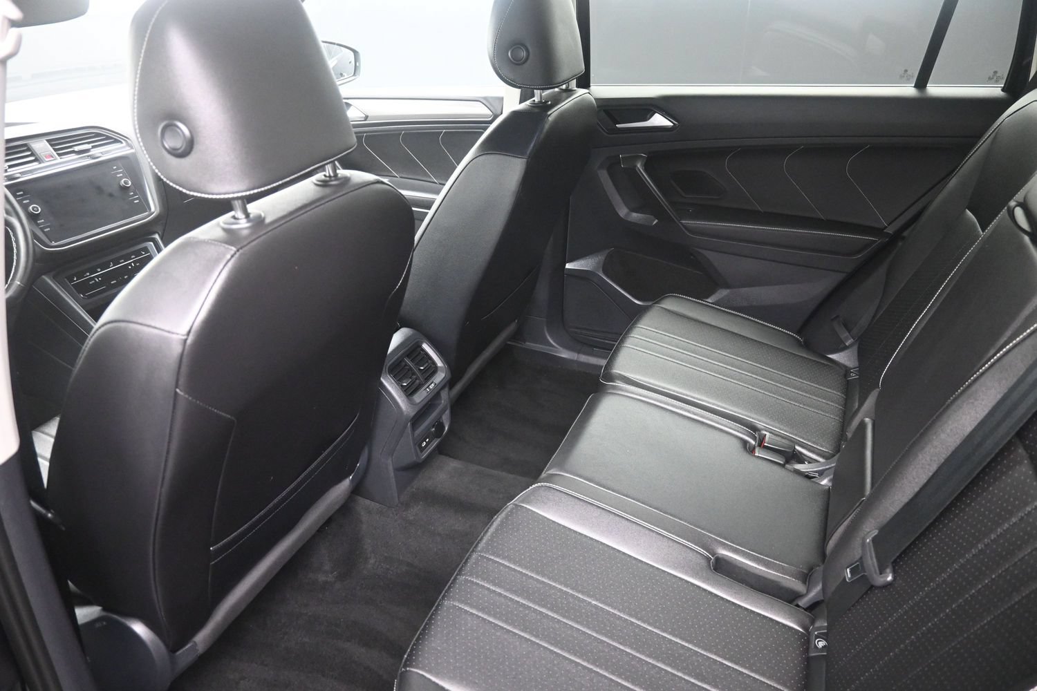 Used 2023 Volkswagen Tiguan SE AWD/4WD image 15
