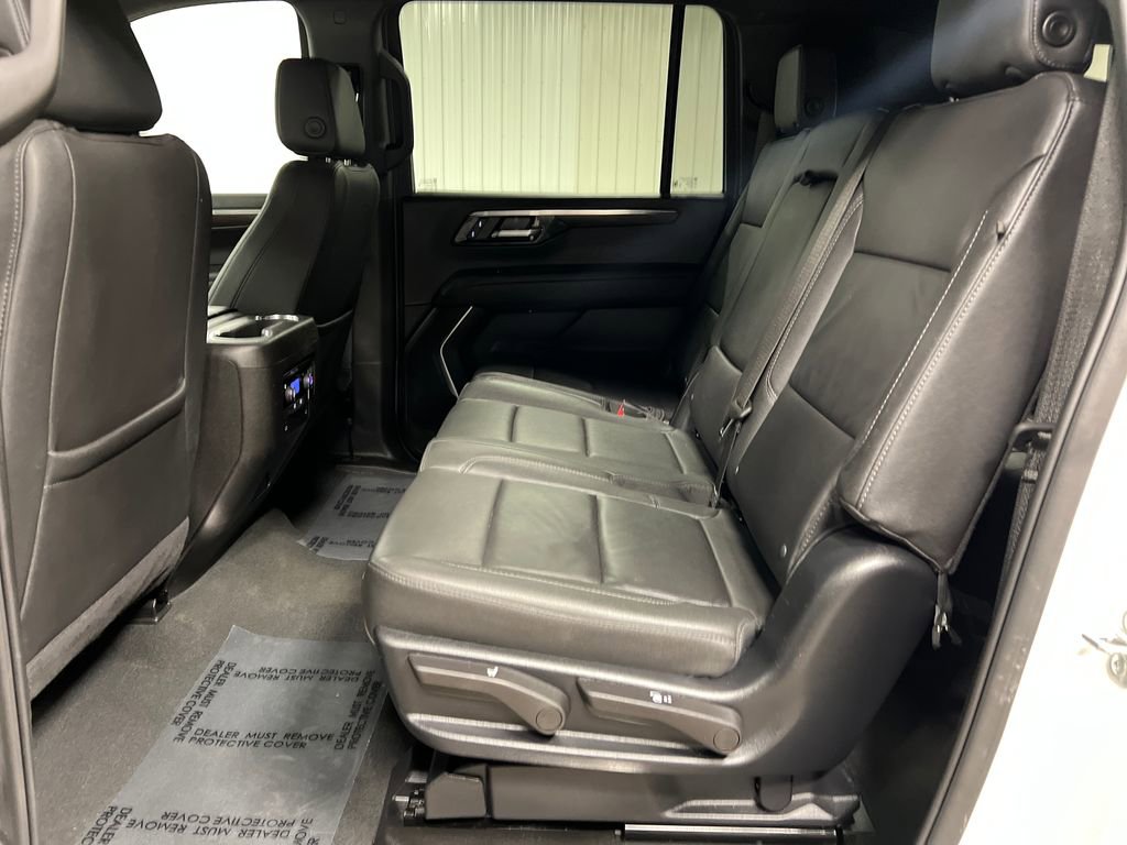 Certified 2025 Chevrolet Suburban Z71 AWD/4WD image 14