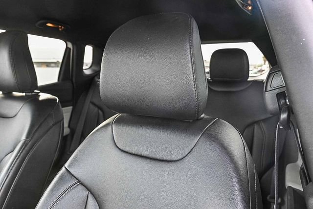 Used 2025 Jeep Compass Limited image 25