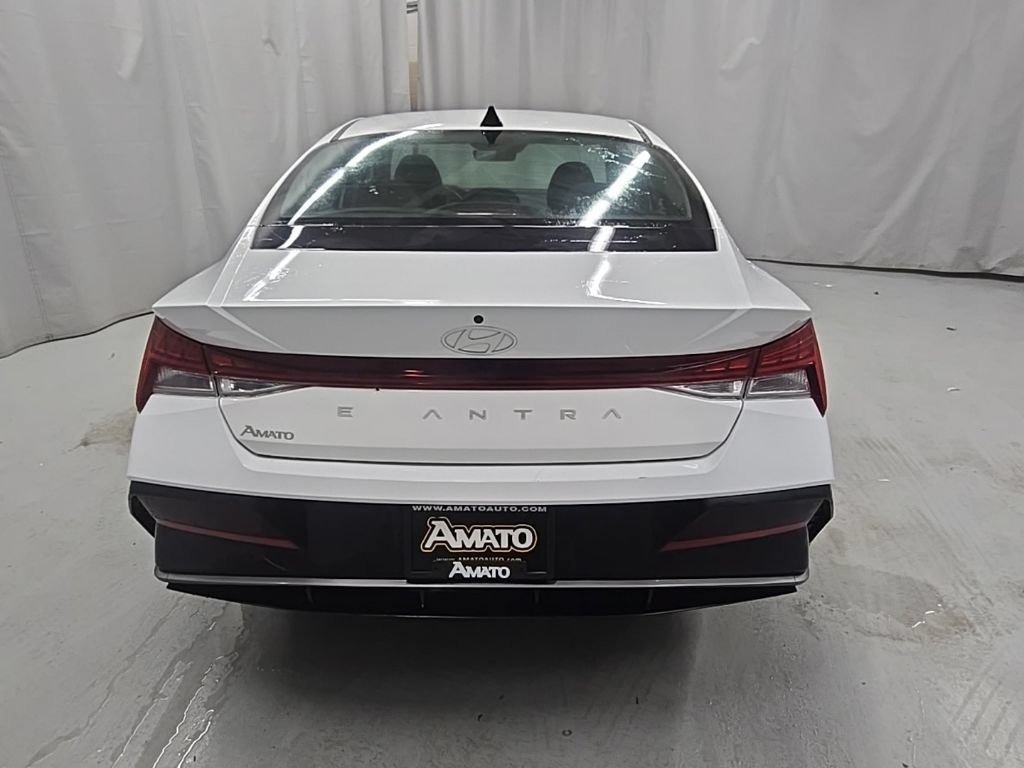 Used 2025 Hyundai Elantra SEL FWD image 5