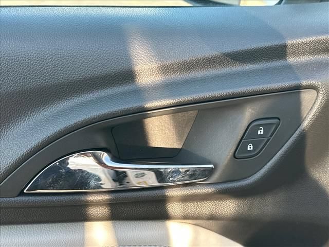 Used 2025 Chevrolet Trax LT w/ Driver Confidence Package FWD image 19