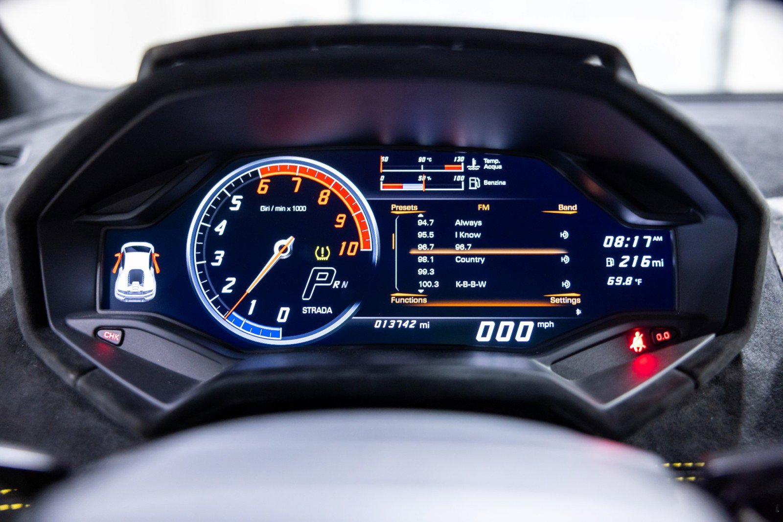 Used 2018 Lamborghini Huracan Performante AWD/4WD image 38