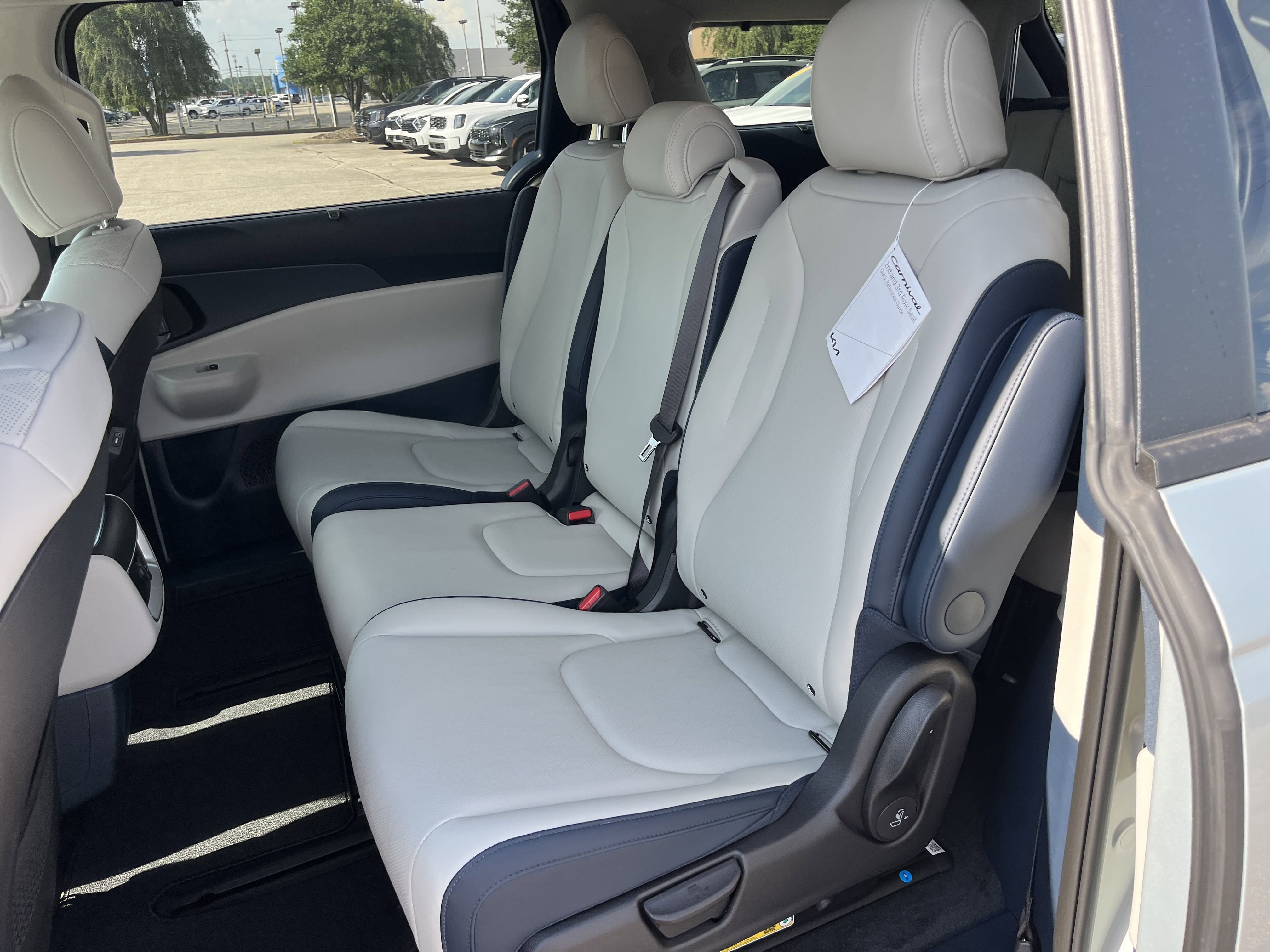 New 2026 Kia Carnival EX image 6