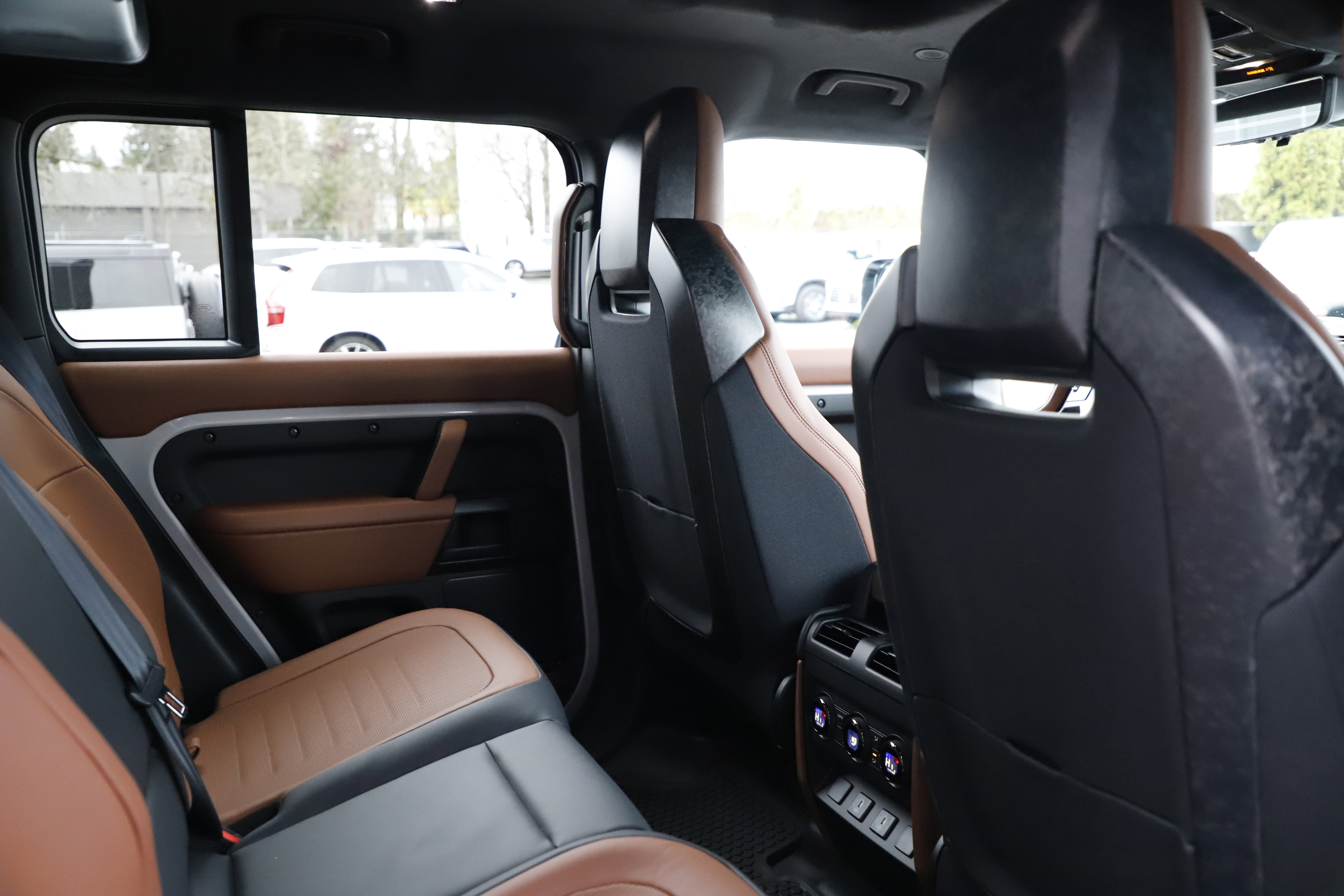 New 2026 Land Rover Defender 110 OCTA AWD/4WD image 12