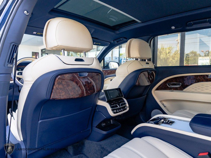 Used 2026 Bentley Bentayga Extended Wheelbase AWD/4WD image 35