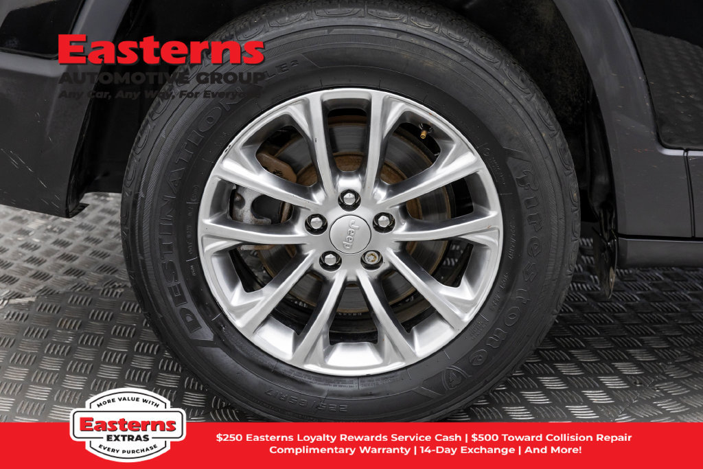 Used 2021 Jeep Cherokee Latitude Plus AWD/4WD image 31