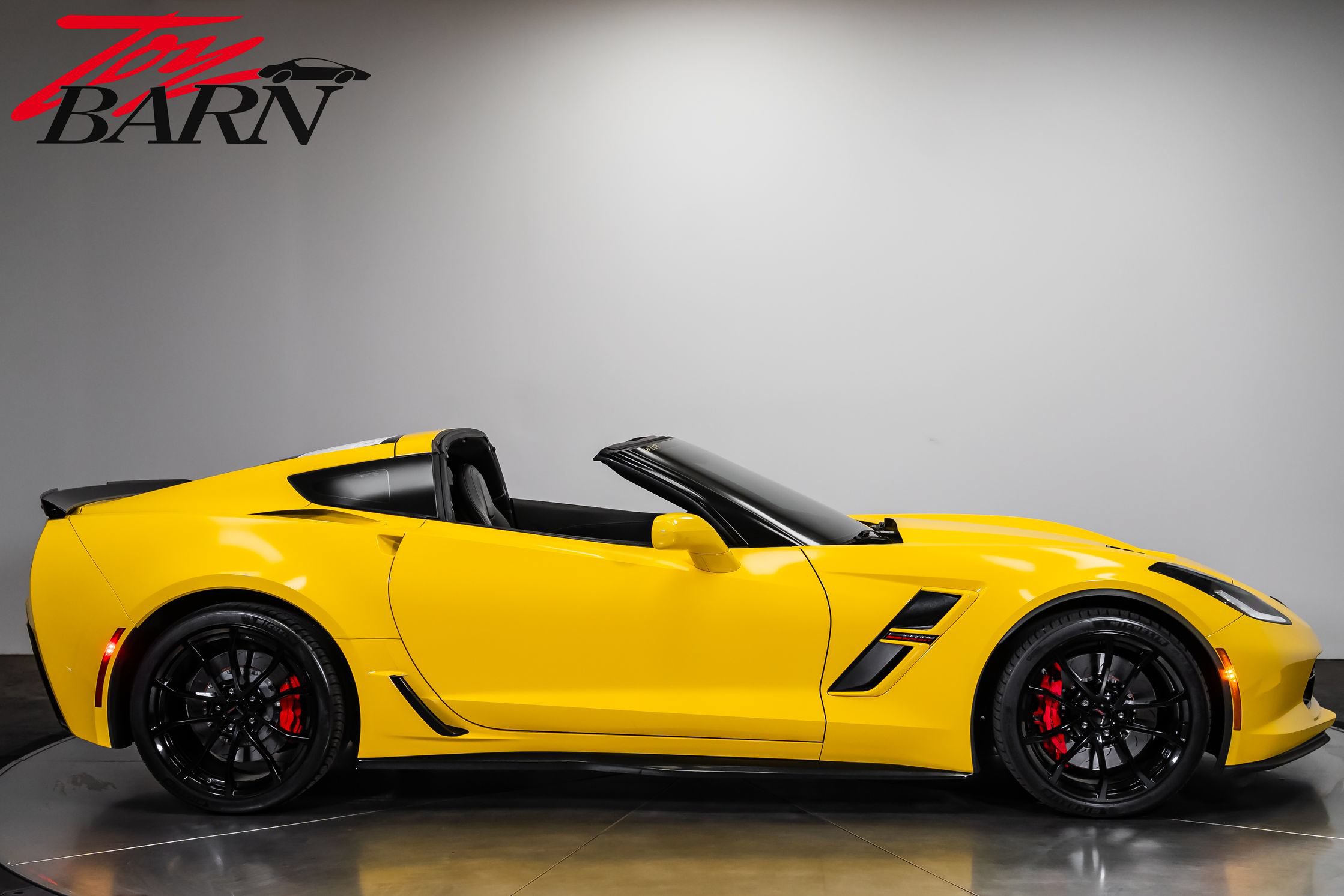Used 2019 Chevrolet Corvette Grand Sport w/ Carbon Flash Badge Package RWD image 6
