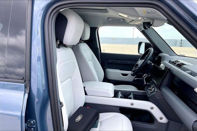 New 2026 Land Rover Defender 110 X-Dynamic SE image 12
