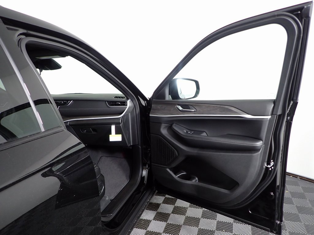 New 2025 Jeep Grand Cherokee L Limited w/ Black Appearance Package image 36