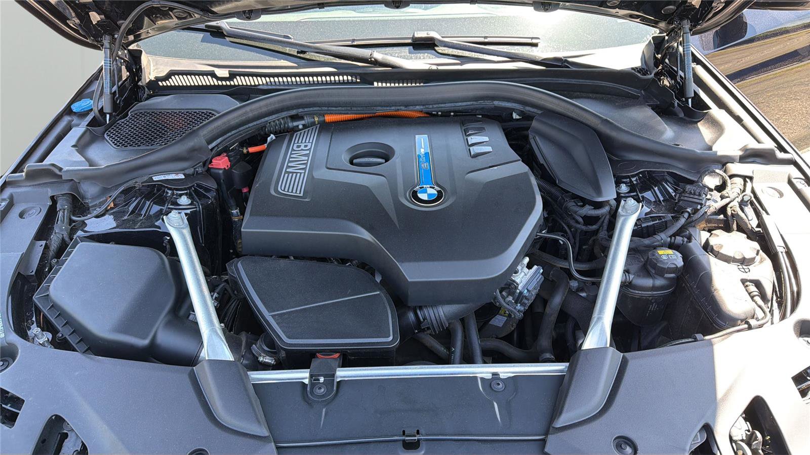 Used 2018 BMW 530e xDrive w/ M Sport Package 2 AWD/4WD image 9