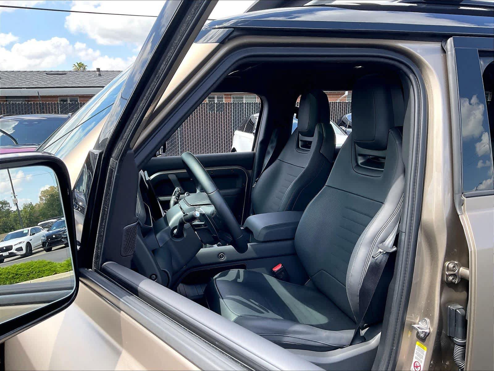 Used 2025 Land Rover Defender 110 AWD/4WD image 27