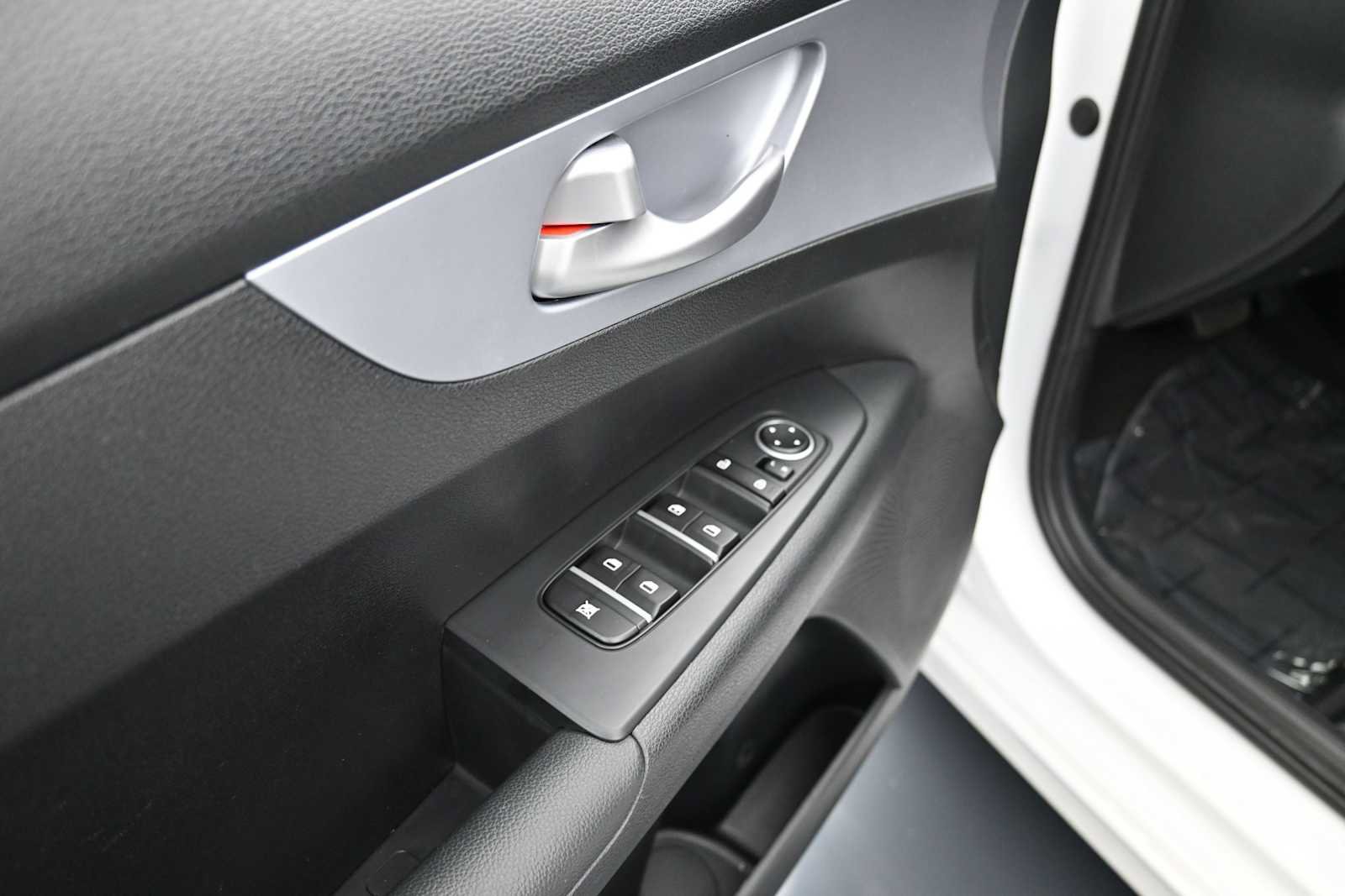 Used 2024 Kia Forte LXS w/ LXS Technology Package FWD image 9