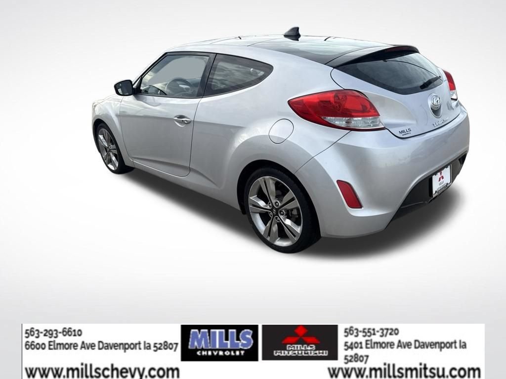 Used 2017 Hyundai Veloster Value Edition FWD image 3