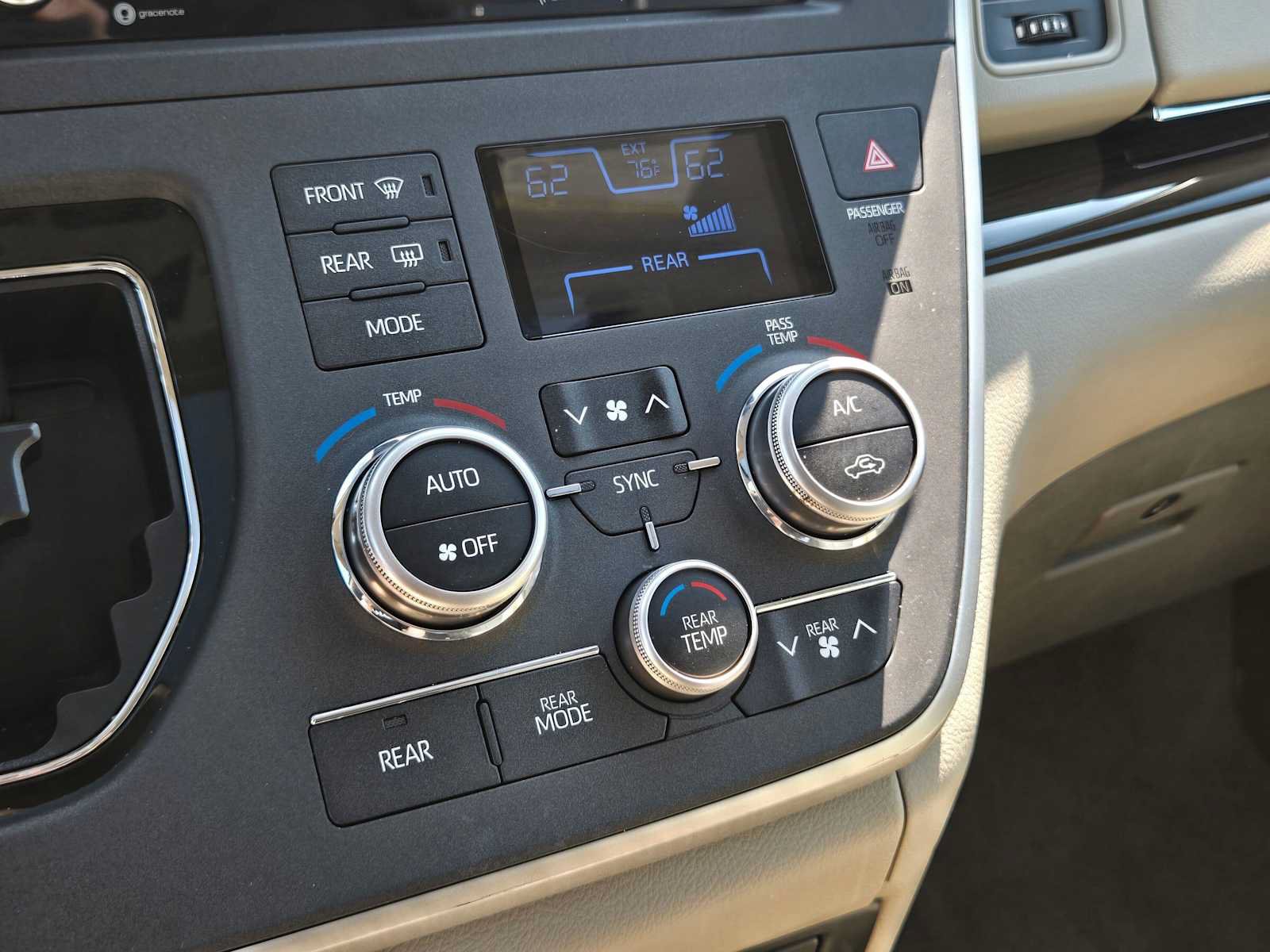 Certified 2020 Toyota Sienna XLE w/ XLE Navigation Package AWD/4WD image 32
