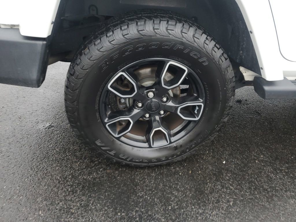 Used 2018 Jeep Wrangler Unlimited Sahara image 9